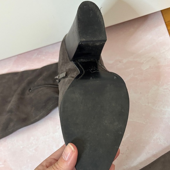 Women's Gray Suede Knee-High Boots. - Picture 10 of 10